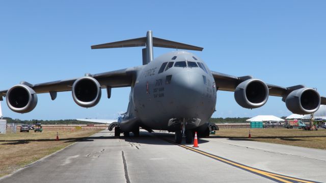 07-7171 — - 03/05/2024:br /Another point of view upon the br / Boeing C-17A Globemaster III on the ramp at the 2024 Vero Beach Airshow.