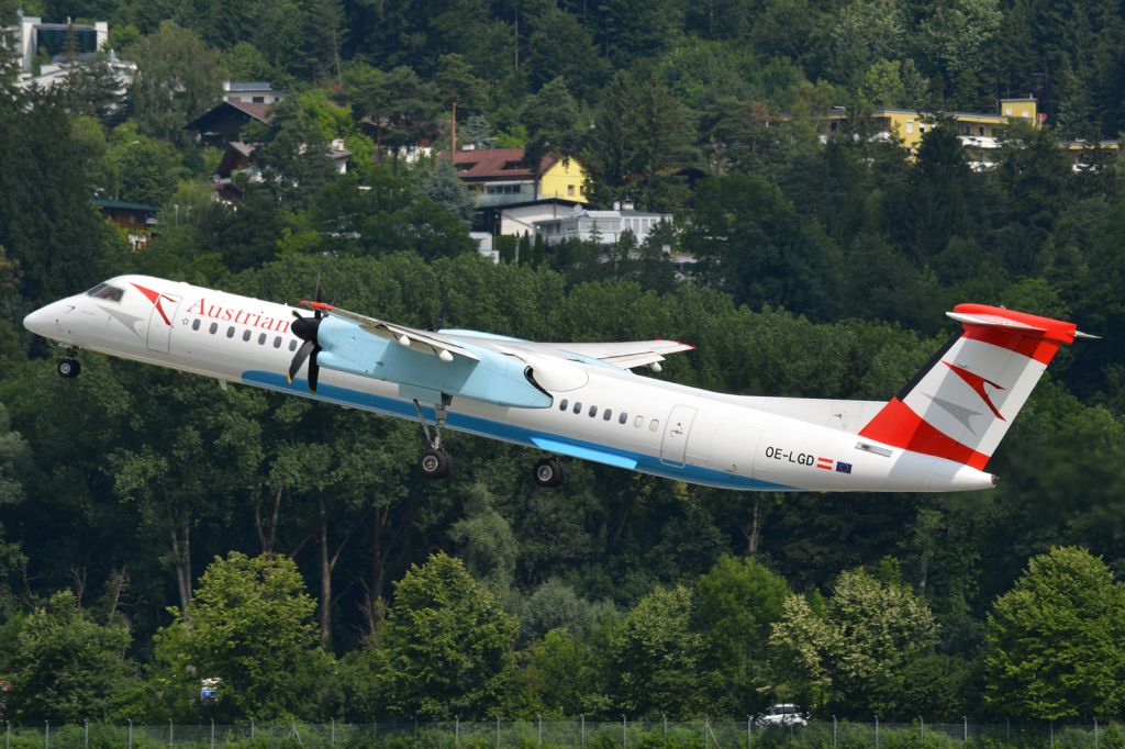 de Havilland Dash 8-400 (OE-LGD)