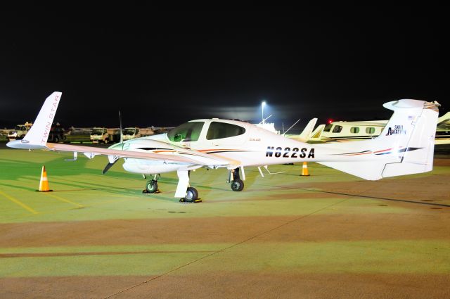 Diamond Twin Star (N822SA) - Seen at KFDK on 6/28/2009.  CORZON AVIATION INC - HIGHLAND PARK, IL