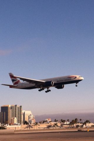 Boeing 777-200 —