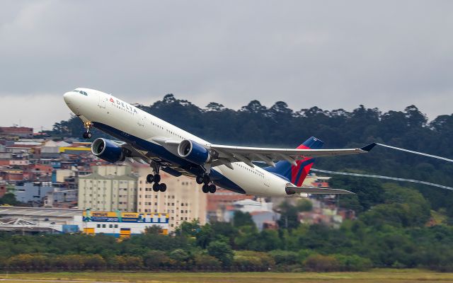 Airbus A330-200 (N859NW)
