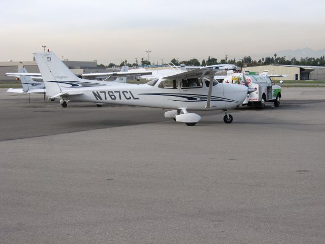 Cessna Skyhawk (N767CL) - Taxiing at Fullerton