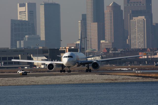 BOEING 767-300 (N132FE)