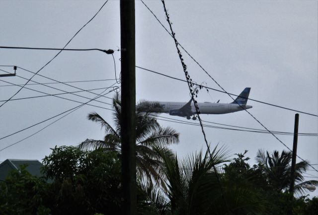 Airbus A321 (N965JT)