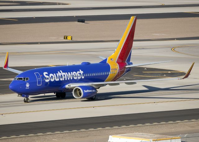 Boeing 737-700 (N763SW)