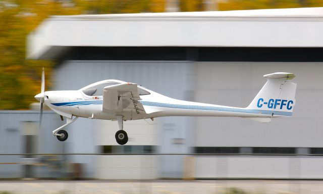 Diamond DA-20 (C-GFFC) - C-GFFC departing runway 09 at CYRO