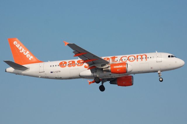 Airbus A320 (G-EZTR)