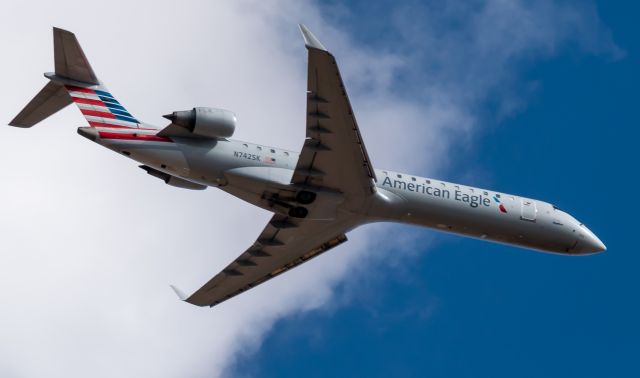 Canadair Regional Jet CRJ-700 (N742SK)