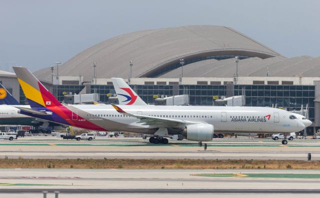 Airbus A350-900 (HL8079)