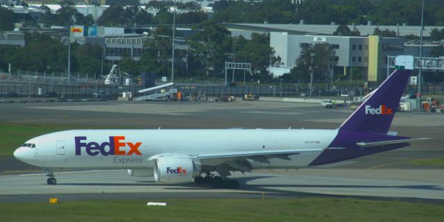 Boeing 777-200 (N872FD)