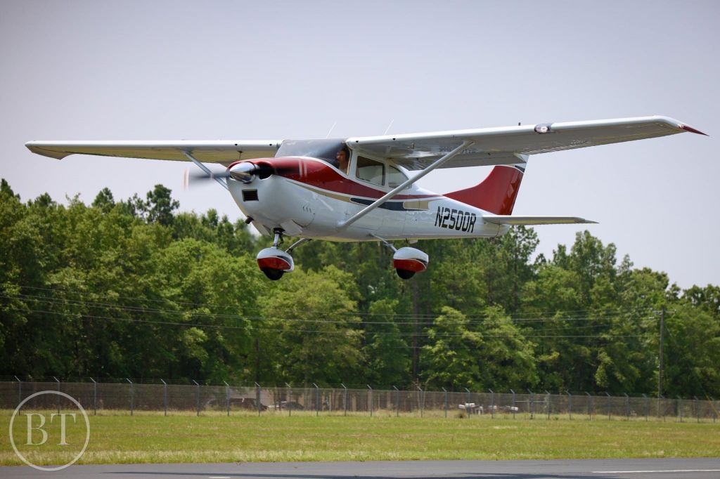 Cessna Skylane (N2500R)