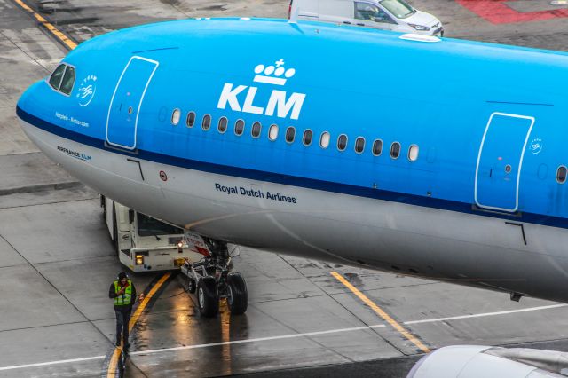 Airbus A330-300 (PH-AKF)
