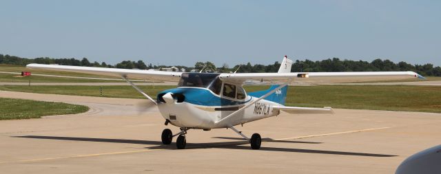 Cessna Skyhawk (N867LA) - Taxiing out on May 11th, 2012...