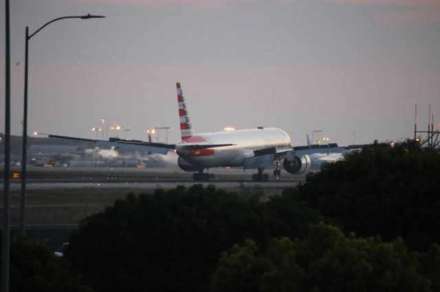 BOEING 777-300ER (N717AN)