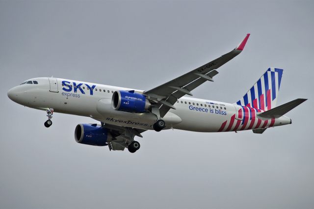 Airbus A320 (SX-GRE) - Airbus A320-251N, SKY Express, SX-GRE, 14.Oct.2022, EGLL London Heathrow, Waye Ave Park