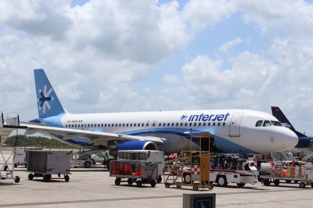 Airbus A320 (XA-WAB) - Interjet (4O) XA-WAB A320-214 [cn5358]br /Cancun (CUN). Preparing for departure from Terminal 2, Interjet flight 4O2309 to Mexico City (MEX) to Monterrey (MTY). br /Taken from the Terminalbr /2017 08 11   a rel=nofollow href=http://alphayankee.smugmug.com/Airlines-and-Airliners-Portfolio/Airlines/AmericasAirlines/Interjet-4Ohttps://alphayankee.smugmug.com/Airlines-and-Airliners-Portfolio/Airlines/AmericasAirlines/Interjet-4O/a