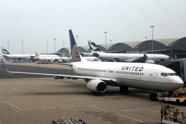 Boeing 737-700 (N14235)