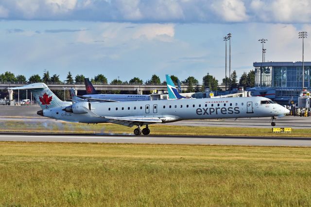 Canadair Regional Jet CRJ-900 (C-FLJZ)