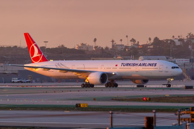 BOEING 777-300ER (TC-LJD) - 04.12.2016