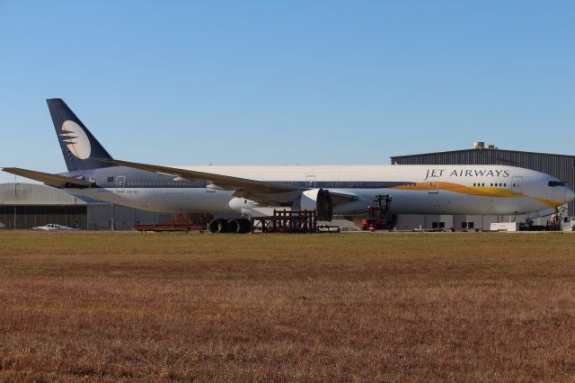 BOEING 777-300ER (N315BU) - Flew over from Mumbai via Portsmouth. Already in the scrapping process.