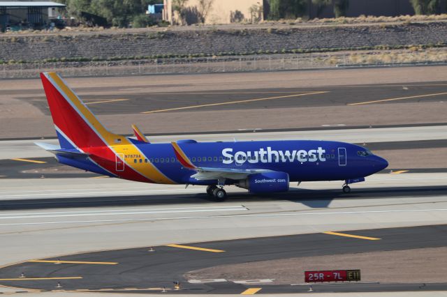 Boeing 737-700 (N7879A)