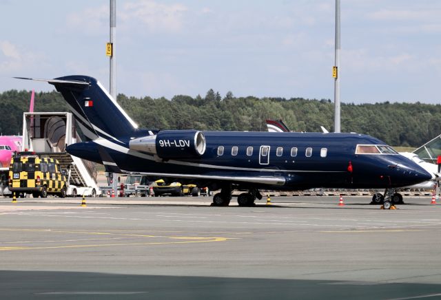 Canadair Challenger (9H-LDV)