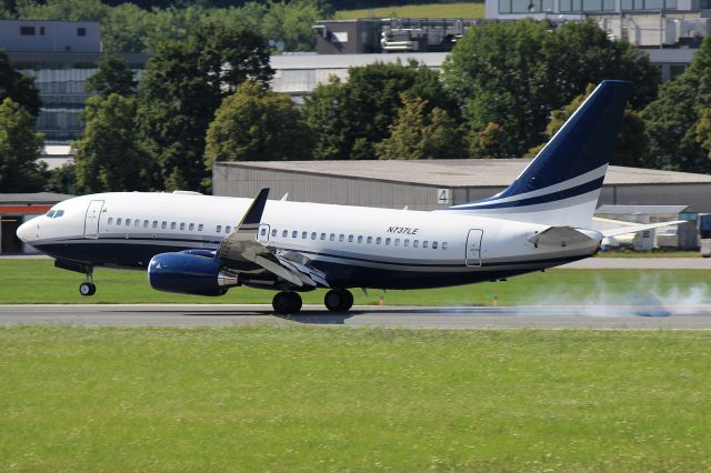 Boeing 737-700 (N737LE)