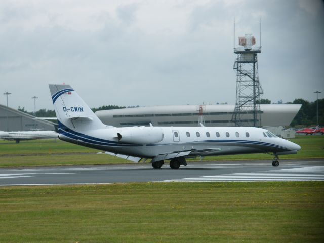 Hawker 800 (D-CWIN) - D CWIN EGLF FARNBOROUGH 19/07/14 ARRIVING