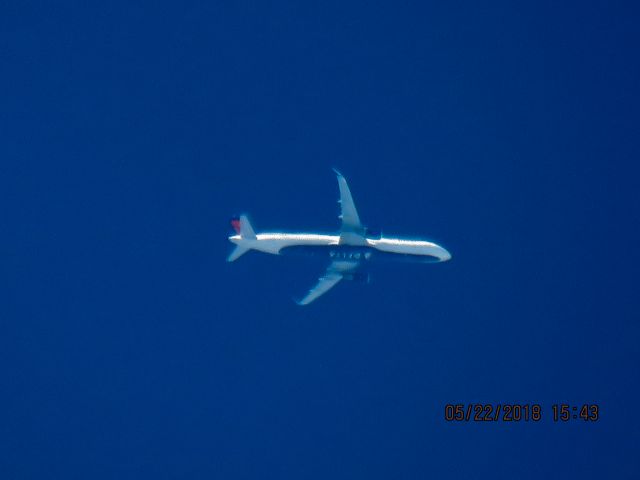 Airbus A321 (N330DX)