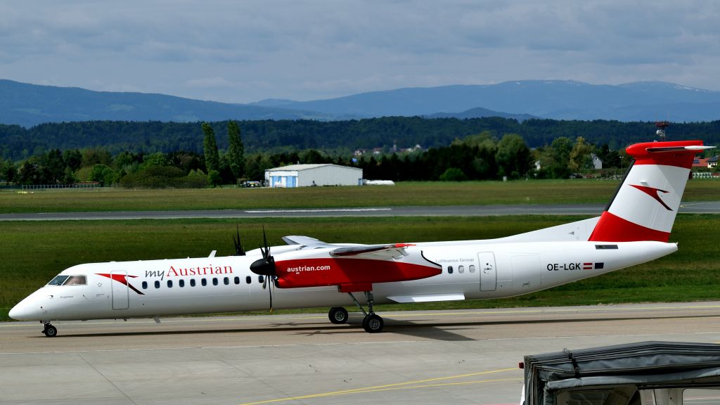 de Havilland Dash 8-400 (OE-LGK) - De Havilland Canada DHC-8-402 Q  -  Graz, Austria  -  04.24.2016