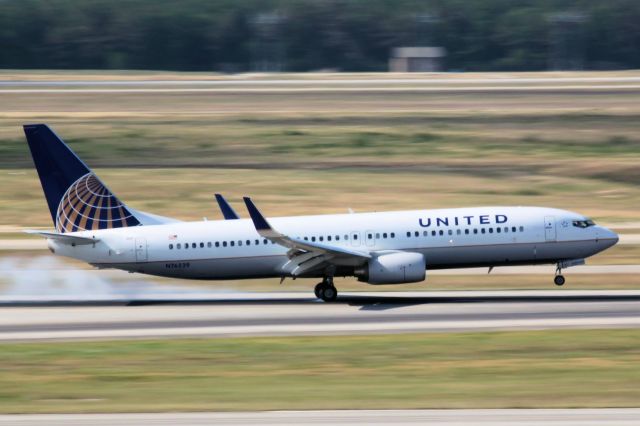 Boeing 737-800 (N76529) - Taken On 05-31-2011