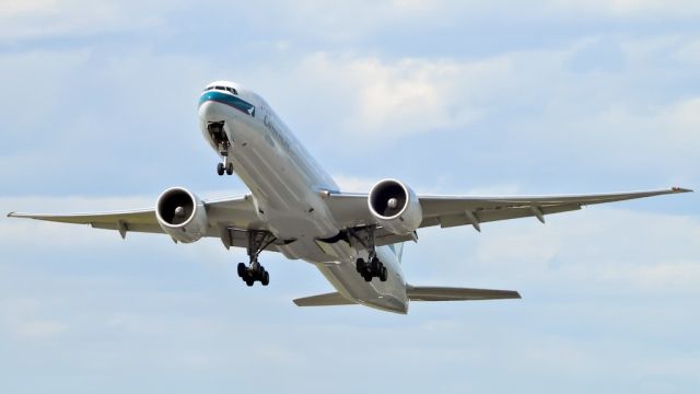 BOEING 777-300ER (B-KQT) - RWY 16R