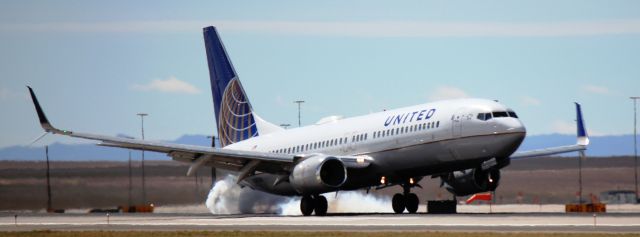 Boeing 737-800 (N76265) - Smokey touchdown on 35L from coping with a crosswind.