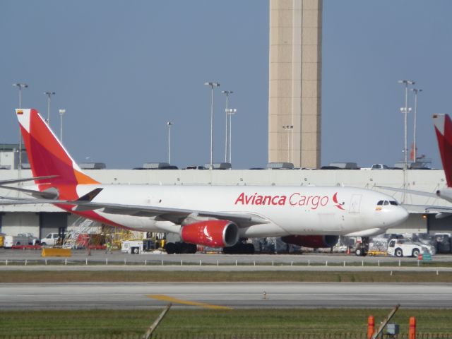 Airbus A330-200 (N334QT)