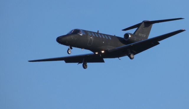 Cessna Citation CJ1 (N51EM) - On final is this 2006 Cessna Citation C525B in the Winter of 2019.