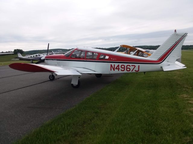 Piper Cherokee Arrow (N4967J)