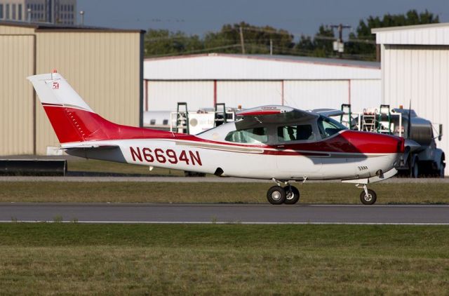 Cessna Centurion (N6694N)
