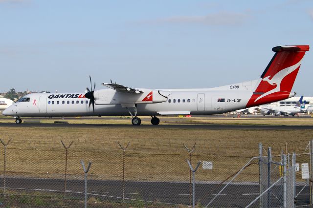 de Havilland Dash 8-400 (VH-LQF)