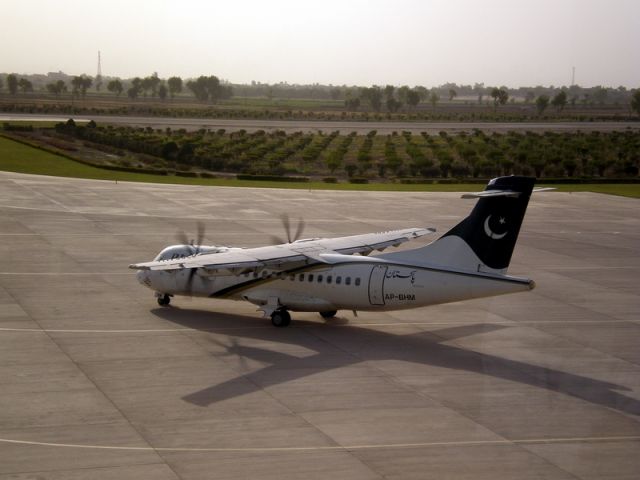 Aerospatiale ATR-42-300 (AP-BHM)