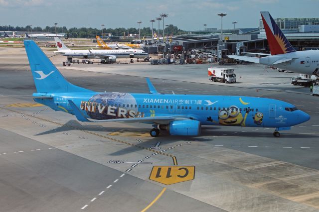 Boeing 737-800 (B-1913) - "Universal Beijing Resort" livery