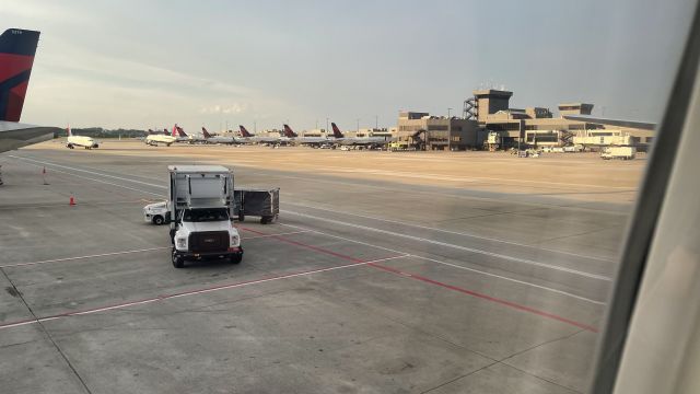 Boeing 757-200 (N547US) - Crazy awesome activity at the "World's busiest airport"!  Date - May 21, 2022