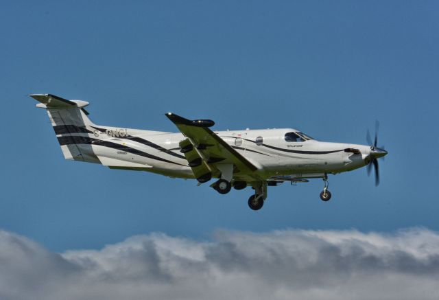 Pilatus PC-12 (FSY185) - On final to 06L in CYHU. 09-09-2020