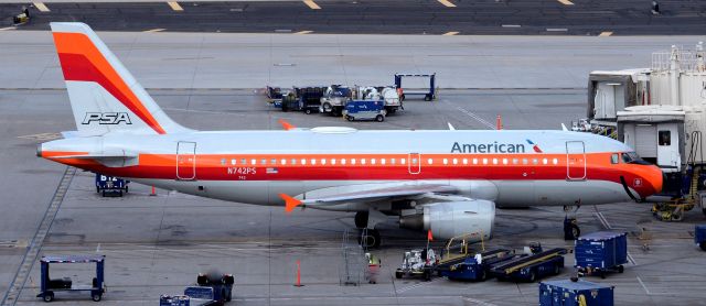 Airbus A319 (N742PS) - barry m. goldwater terminal 4 N3 14OCT19