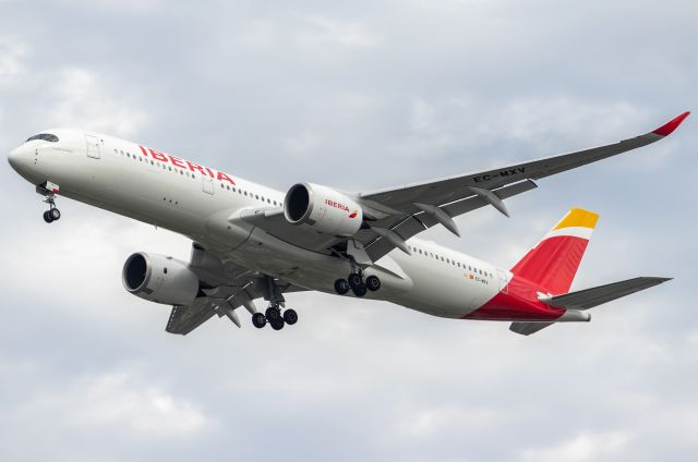 Airbus A350-900 (EC-MXV) - Like a majestic eagle swooping in to catch its prey, this Iberia A350 certainly catches one's attention (especially with those winglets and raccoon nose).