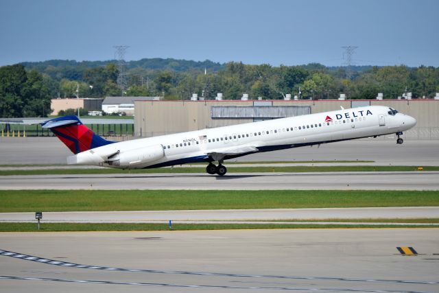 McDonnell Douglas MD-88 (N916DL)