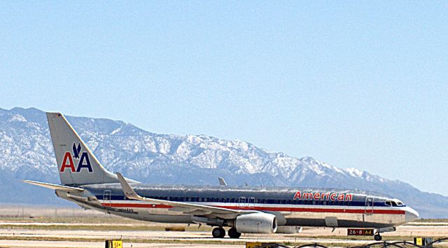 Boeing 737-800 (N944AN)