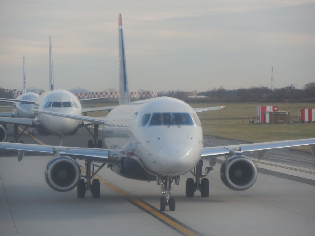 Embraer 170/175 (N114HQ)