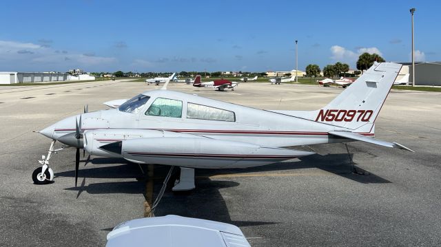 Cessna 310 (N5097Q)