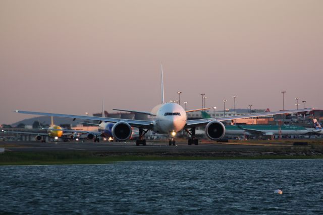 BOEING 777-300ER (F-GZNJ)