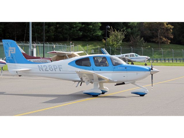 — — - A Cirrus with a very nice paint scheme.